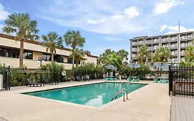 Beachfront Palms Resort Galveston, An Ascend Collection Hotel